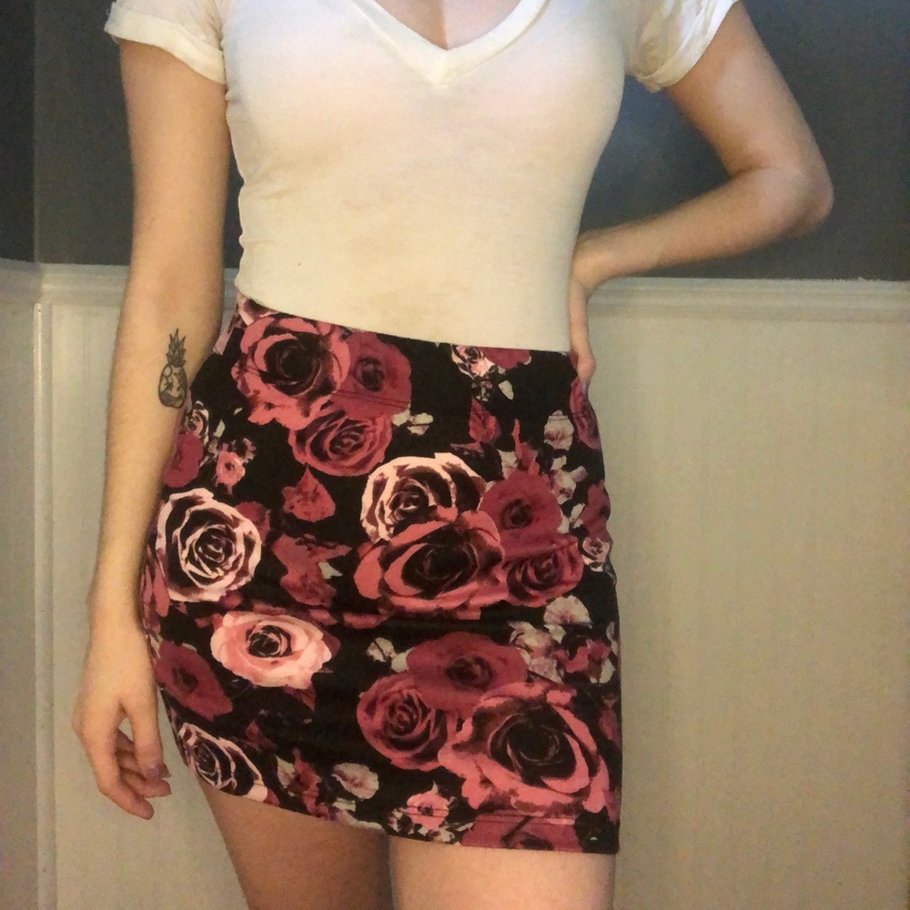 Comfortable Pink Rose Mini Skirt